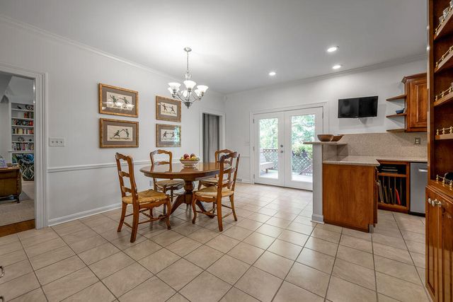 2385 The Woods Lane, Lexington, KY 40502