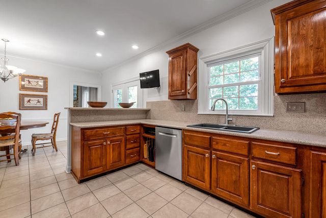 2385 The Woods Lane, Lexington, KY 40502