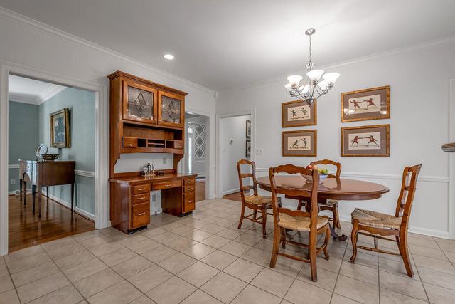2385 The Woods Lane, Lexington, KY 40502
