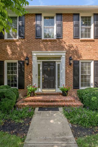 2385 The Woods Lane, Lexington, KY 40502