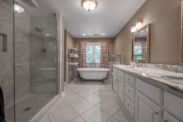 2385 The Woods Lane, Lexington, KY 40502