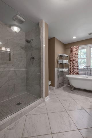 2385 The Woods Lane, Lexington, KY 40502