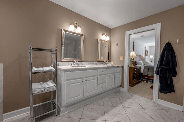 2385 The Woods Lane, Lexington, KY 40502