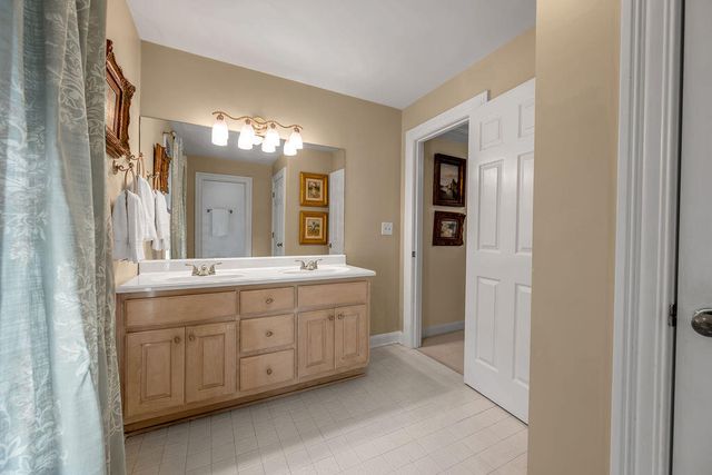 2385 The Woods Lane, Lexington, KY 40502