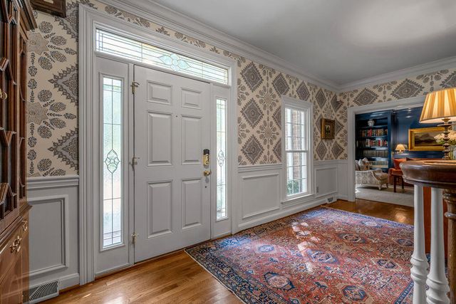 2385 The Woods Lane, Lexington, KY 40502