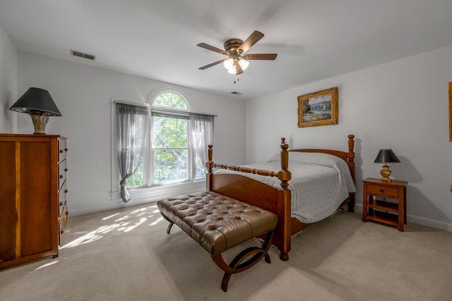 2385 The Woods Lane, Lexington, KY 40502