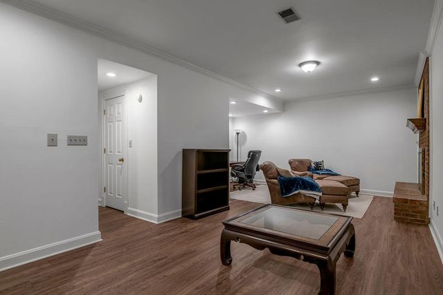 2385 The Woods Lane, Lexington, KY 40502