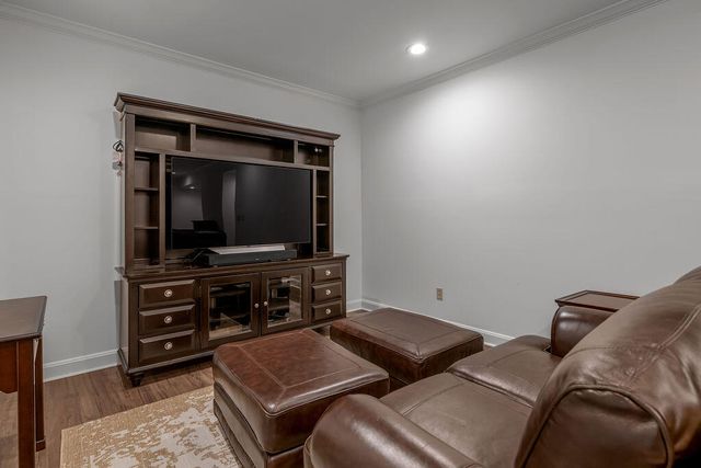 2385 The Woods Lane, Lexington, KY 40502