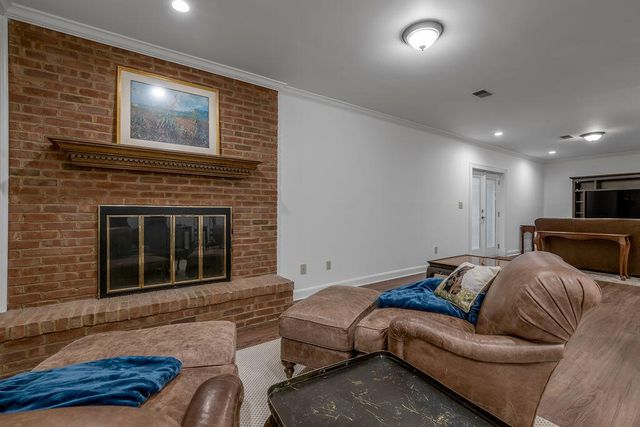2385 The Woods Lane, Lexington, KY 40502