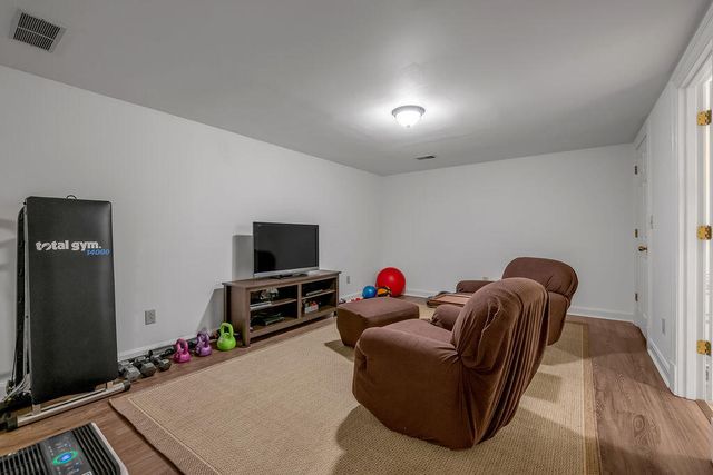 2385 The Woods Lane, Lexington, KY 40502