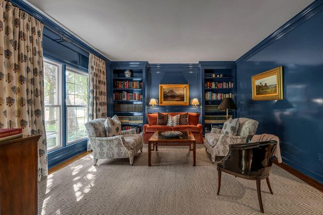 2385 The Woods Lane, Lexington, KY 40502