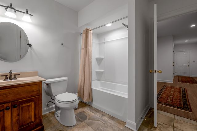 2385 The Woods Lane, Lexington, KY 40502