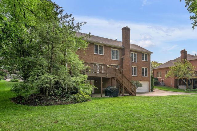 2385 The Woods Lane, Lexington, KY 40502