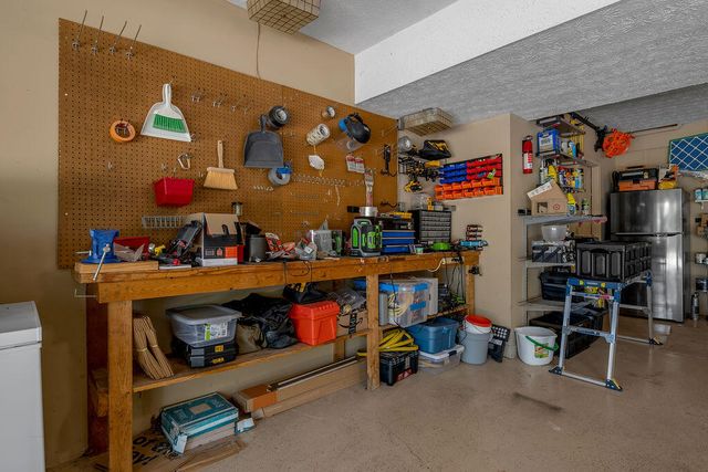 2385 The Woods Lane, Lexington, KY 40502