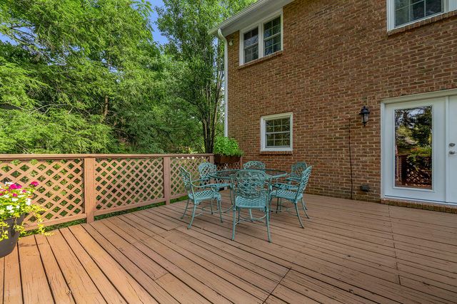 2385 The Woods Lane, Lexington, KY 40502