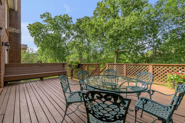 2385 The Woods Lane, Lexington, KY 40502