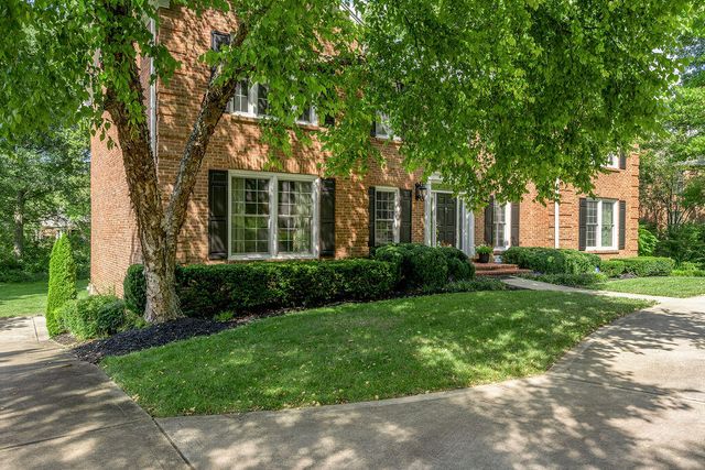 2385 The Woods Lane, Lexington, KY 40502