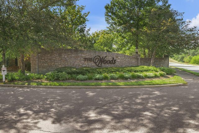 2385 The Woods Lane, Lexington, KY 40502