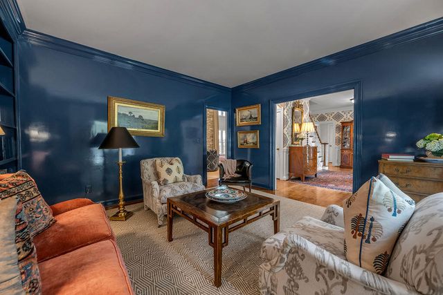 2385 The Woods Lane, Lexington, KY 40502
