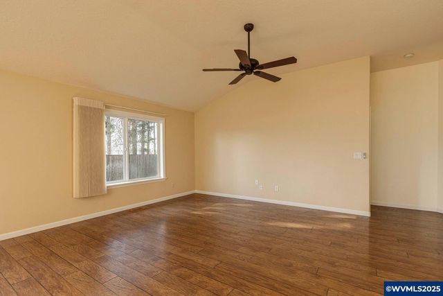 940 Hayes St, Mt Angel, OR 97362