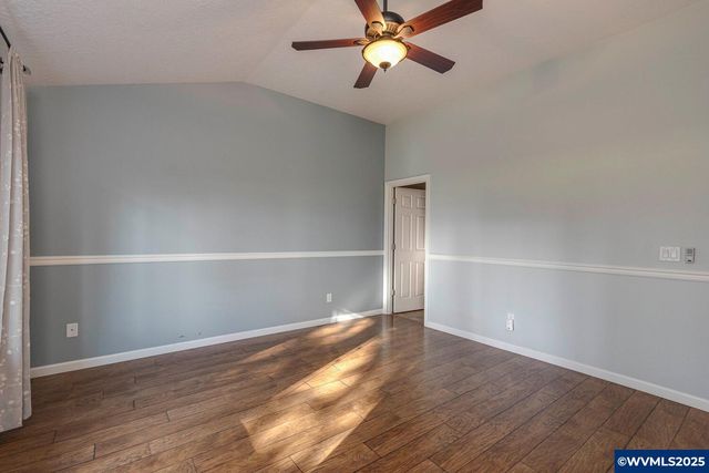 940 Hayes St, Mt Angel, OR 97362