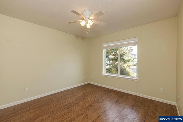 940 Hayes St, Mt Angel, OR 97362