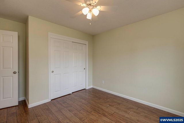 940 Hayes St, Mt Angel, OR 97362