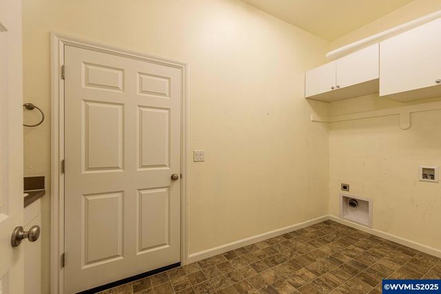 940 Hayes St, Mt Angel, OR 97362