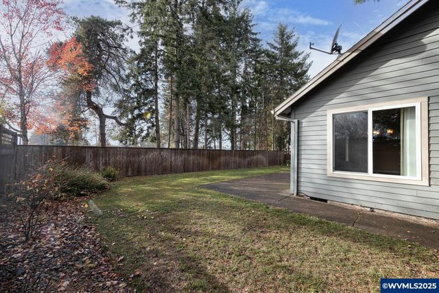 940 Hayes St, Mt Angel, OR 97362