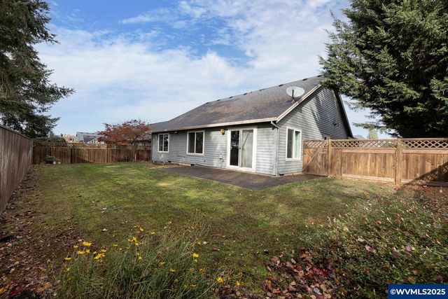 940 Hayes St, Mt Angel, OR 97362