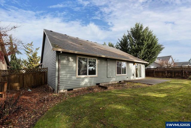 940 Hayes St, Mt Angel, OR 97362