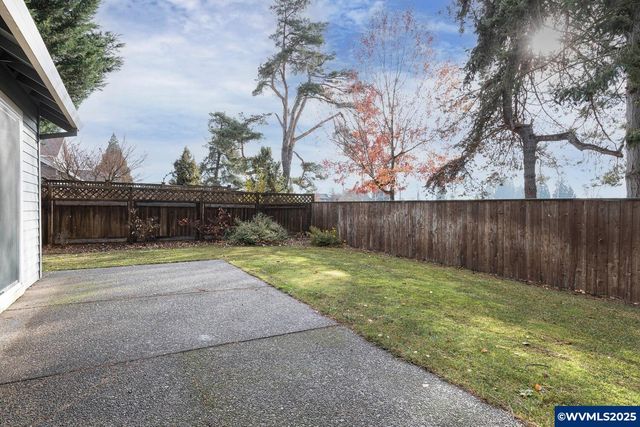 940 Hayes St, Mt Angel, OR 97362