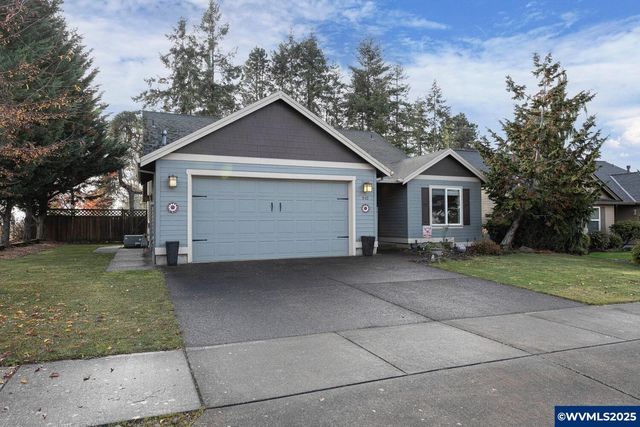 940 Hayes St, Mt Angel, OR 97362