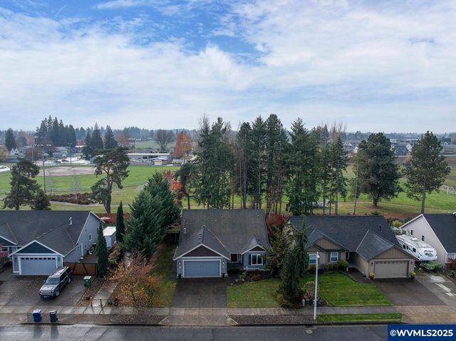 940 Hayes St, Mt Angel, OR 97362