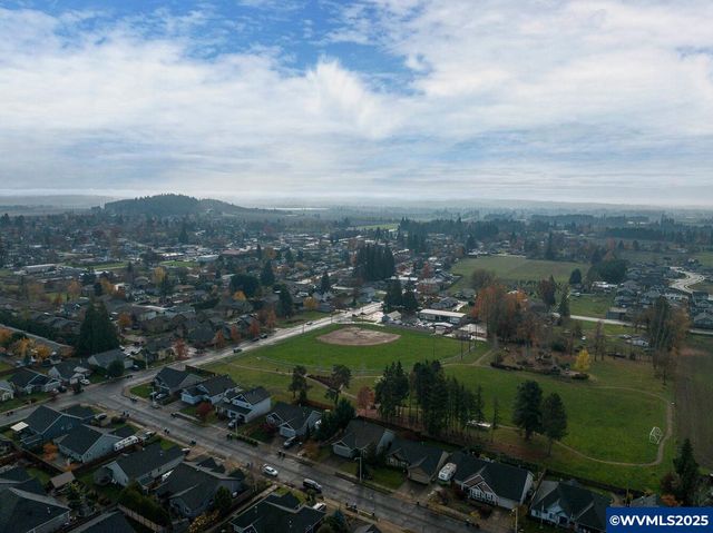 940 Hayes St, Mt Angel, OR 97362