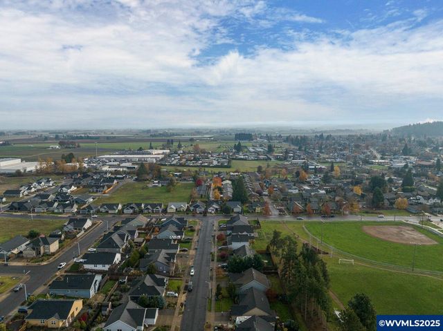 940 Hayes St, Mt Angel, OR 97362