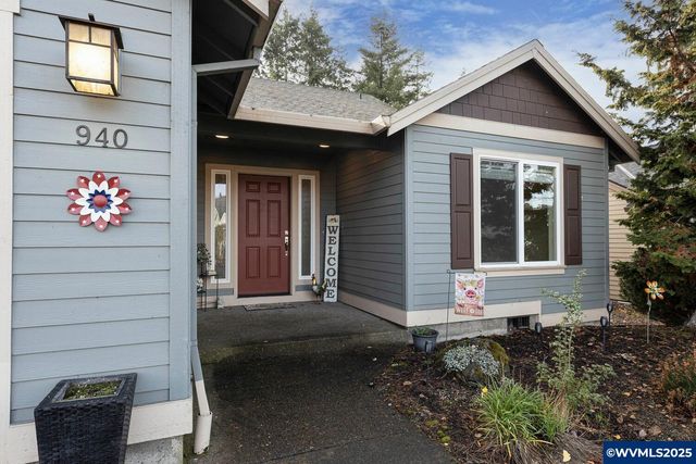 940 Hayes St, Mt Angel, OR 97362