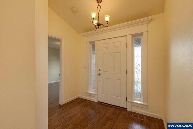 940 Hayes St, Mt Angel, OR 97362