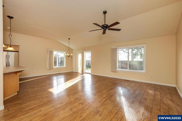 940 Hayes St, Mt Angel, OR 97362