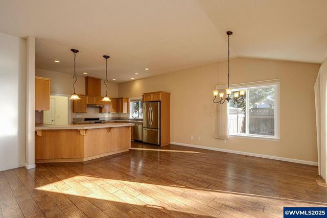 940 Hayes St, Mt Angel, OR 97362