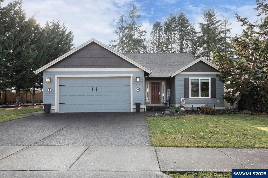 940 Hayes St, Mt Angel, OR 97362