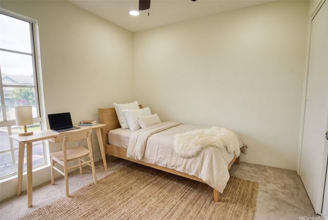 94-686 Lumiauau Street UU204, Waipahu, HI 96797