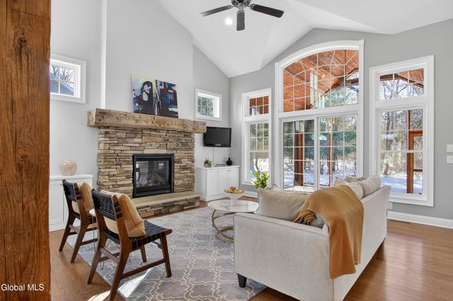 21 Saw Mill Court, Wilton, NY 12866