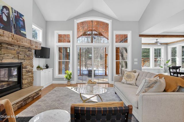 21 Saw Mill Court, Wilton, NY 12866