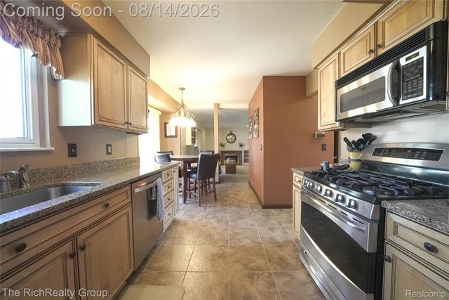 27328 Lawrence Drive, Dearborn Heights, MI 48127