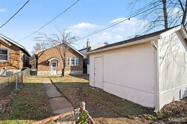 3808 Burgen Avenue, St Louis, MO 63116