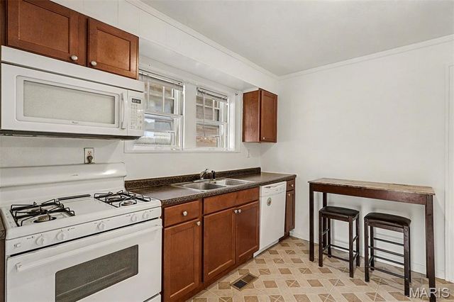 3808 Burgen Avenue, St Louis, MO 63116