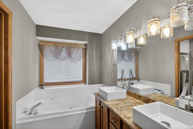 1802 Kendrick Ln, El Dorado, KS 67042