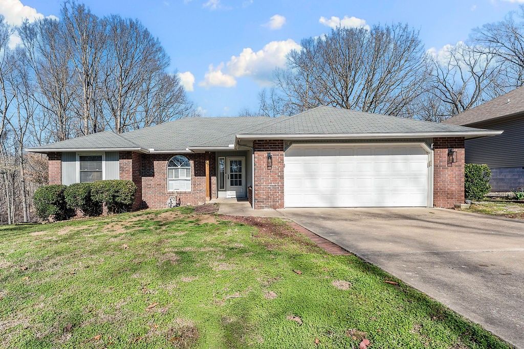 67 London Drive, Bella Vista, AR 72715