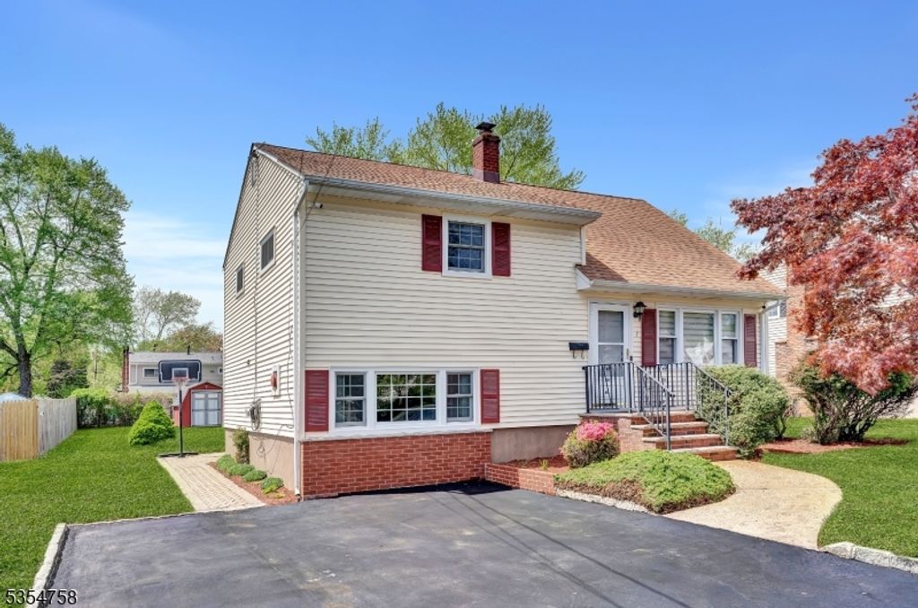 7 Avonridge Rd, Raritan Boro, NJ 08869